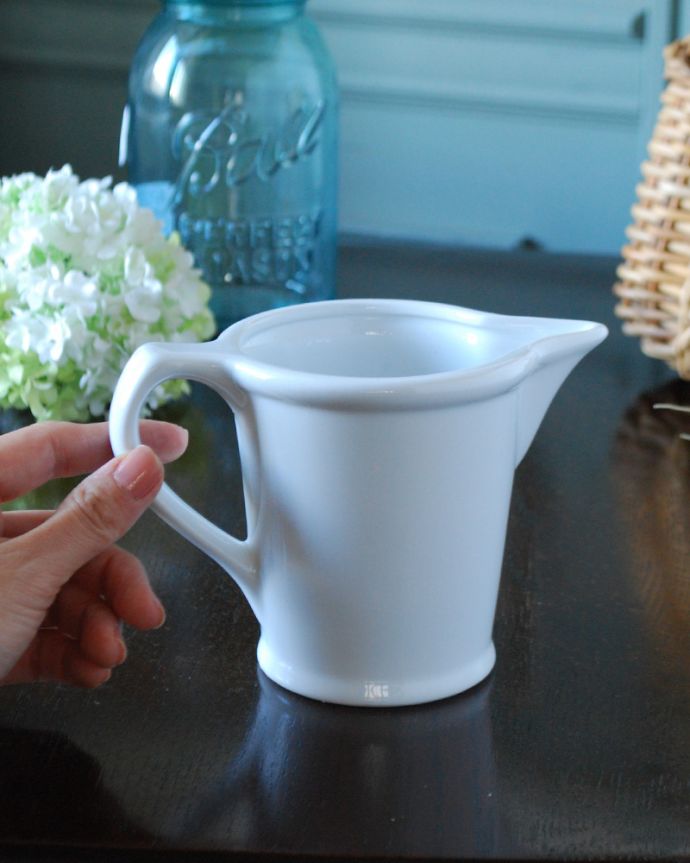 キッチン雑貨　インテリア雑貨　陶器のメジャーカップ（計量カップ）（M）　お洒落なキッチン雑貨。持ちやすい取っ手。(n4-004)