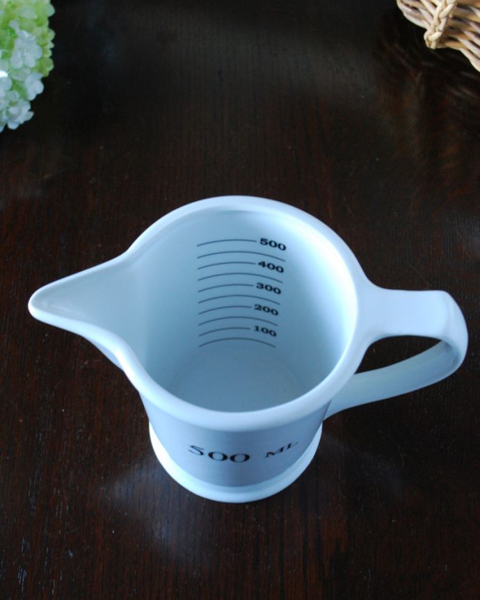 キッチン雑貨　インテリア雑貨　陶器のメジャーカップ（計量カップ）（L）　お洒落なキッチン雑貨。内側に50ml刻みの目盛りが入っています。(n4-005)
