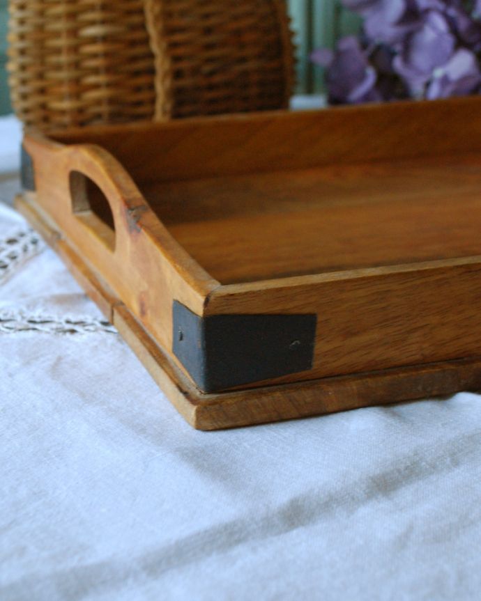 キッチン雑貨　インテリア雑貨　木製のカンパーニュトレイ。ナチュラルな風合いのスクエア型の木製プレートです。(n4-079)