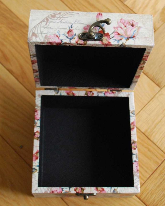 リビング雑貨　インテリア雑貨　スコアローズのキャンバストールボックス（L）。中はこんな感じです。(n5-133)
