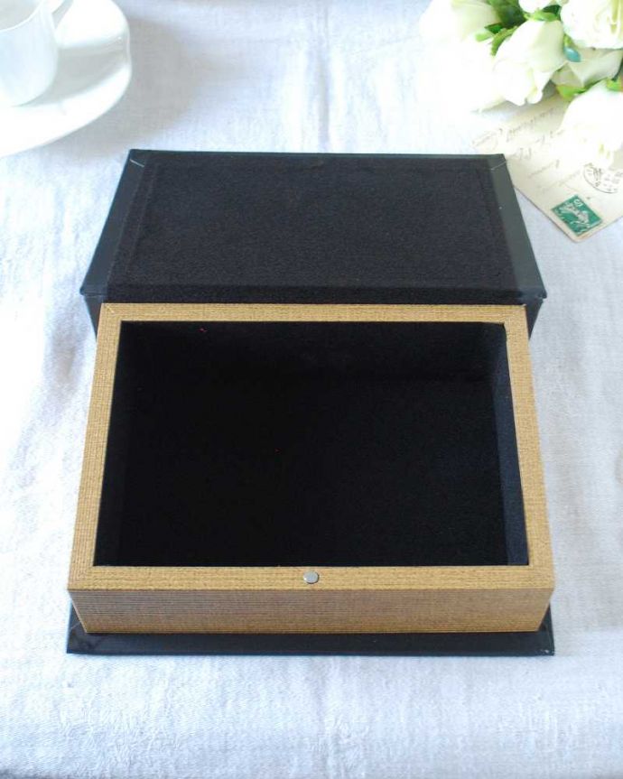 リビング雑貨　インテリア雑貨　小物をお洒落に収納できるブック型ボックス(coffee black)。整理整頓OK中はこんな感じです。(n5-137)