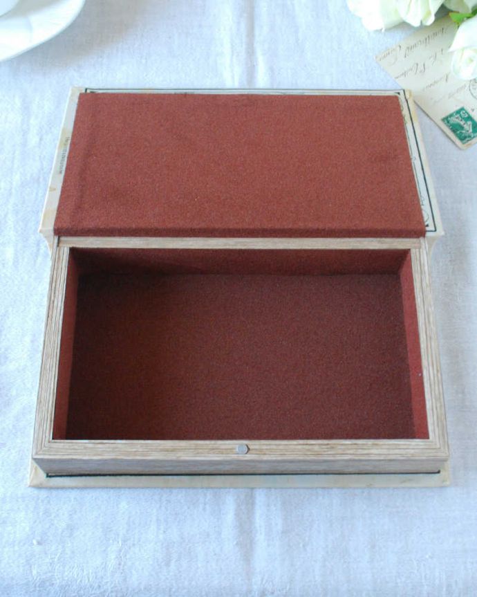 リビング雑貨　インテリア雑貨　小物をお洒落に収納できるブック型ボックス(MAISON DE VENTE)。整理整頓OK中はこんな感じです。(n5-158)