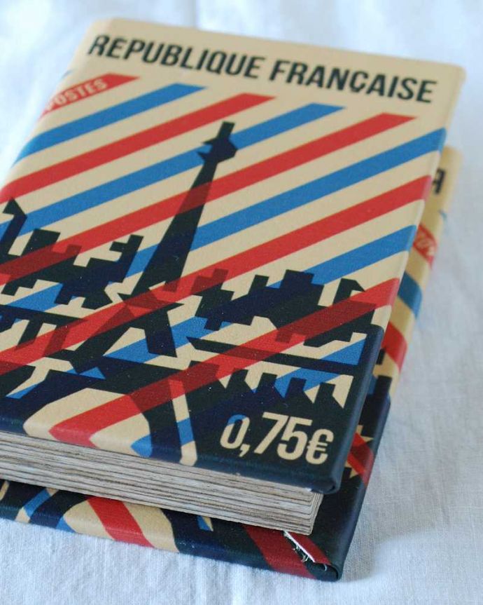 リビング雑貨　インテリア雑貨　小物をお洒落に収納できるブック型ボックス(REPUBLIQUE FRANCAISE)。見た目はオシャレな洋書ですアンティークの本のようなデザインのお洒落なボックス。(n5-196)