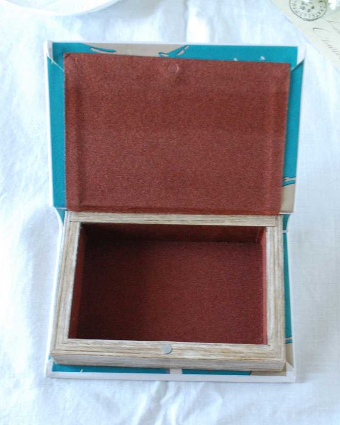 リビング雑貨　インテリア雑貨　小物をお洒落に収納できるブック型ボックス(トラベル)。整理整頓OK中はこんな感じです。(n5-198)