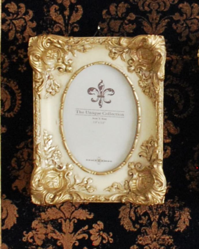インテリア雑貨　ファミリーフォトフレーム・ゴールド　フレームにも装飾が写真や切抜きを入れて下さい。(n7-179)