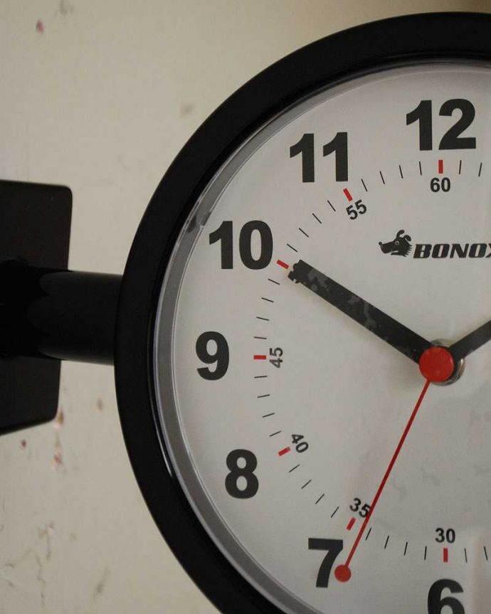 ミラー・時計　インテリア雑貨　壁掛け両面時計、シンプルデザインのウォールクロック（ブラック）。「オシャレな時計がなかなかなくて・・」と思っていた方にぜひ使って頂きたい時計です。(n8-036)