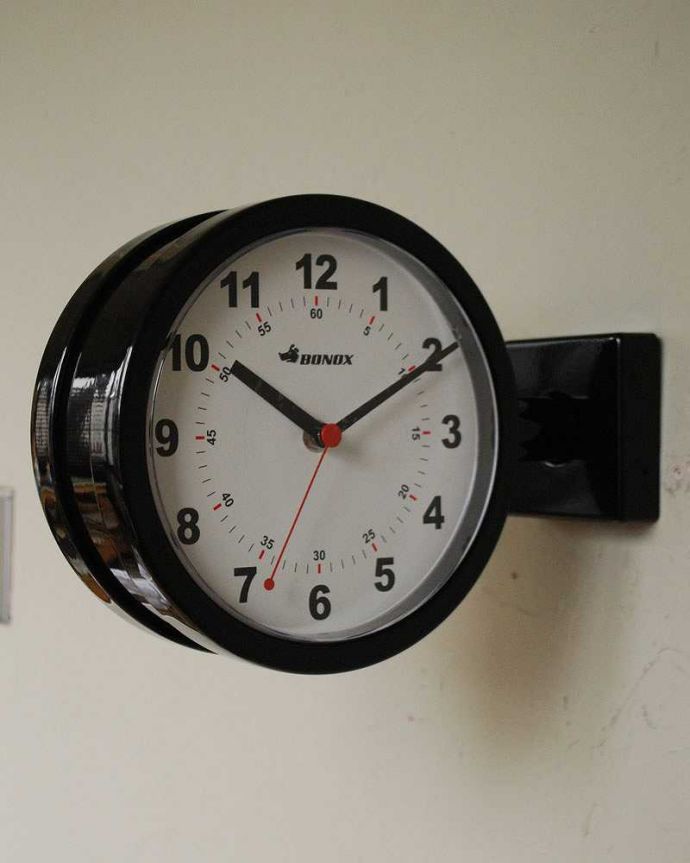 ミラー・時計　インテリア雑貨　壁掛け両面時計、シンプルデザインのウォールクロック（ブラック）。両面時計です。(n8-036)
