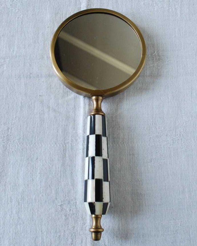 ミラー・時計　インテリア雑貨　真鍮と牛角を組み合わせたフランスのルーペのような手鏡(L)収納袋付。持ち手は牛角です。(n8-039)