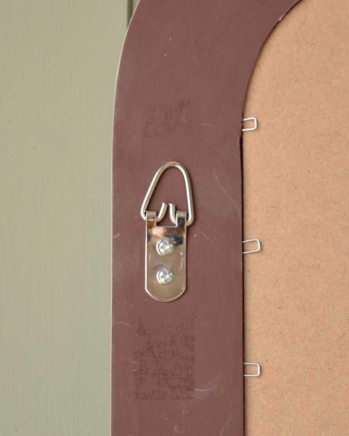 ミラー・時計　インテリア雑貨　フランスのアンティーク風のレクタングルミラー（クラシカル・S）。取り付け金具が付いています裏側には金具が付けてあるので、ビスに引っ掛けて壁に取り付け出来ます。(n8-049)