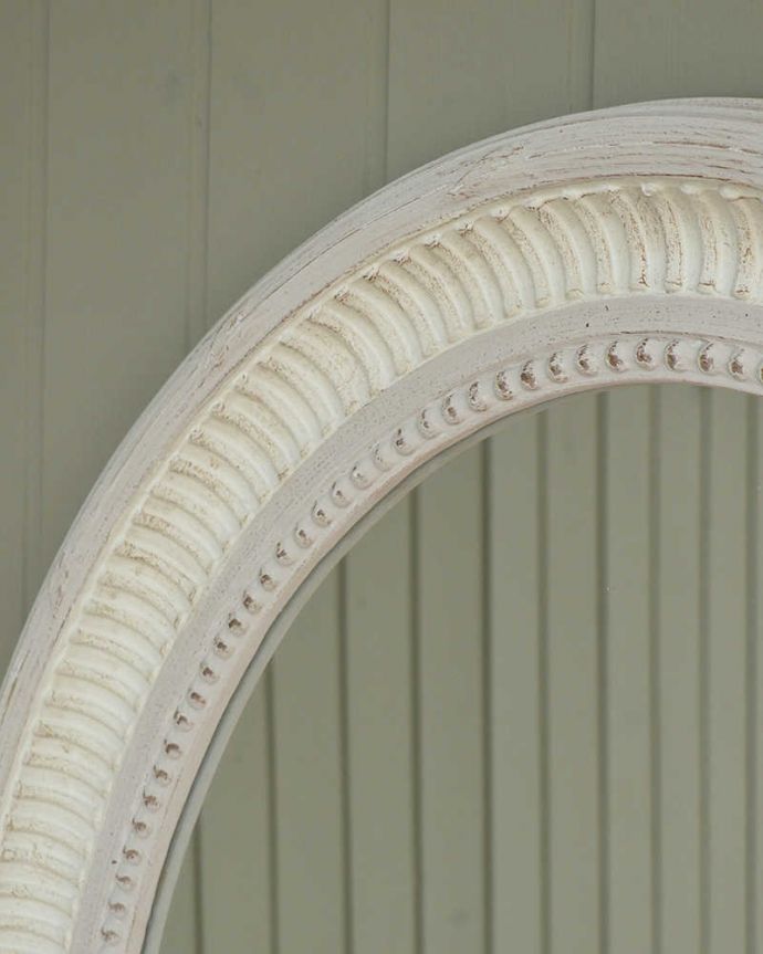 ミラー・時計　インテリア雑貨　アンティーク風オーバルタイプのウォールミラー（L・パティネ）。フレンチスタイルのアンティーク風ミラーミラーの周りを縁取るフランスらしい装飾がが個人的にお気に入りのミラー。(n8-050)