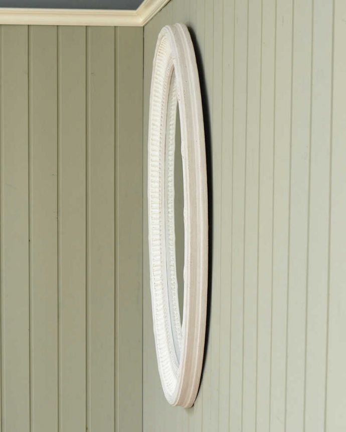 ミラー・時計　インテリア雑貨　アンティーク風オーバルタイプのウォールミラー（L・パティネ）。横から見ると･･･壁に取り付けて使って下さい。(n8-050)