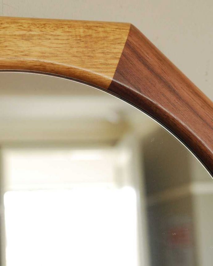 ミラー・時計　インテリア雑貨　北欧スタイルのお洒落な天然木のウォールミラー（壁掛け鏡）ミックス。シンプルな中にほっこりとした雰囲気が漂うミラー北欧スタイルがカッコいいアンティークのミラー。(n8-057)