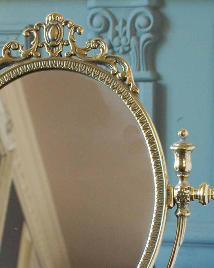 イタリア生まれのおしゃれな鏡、デコラティブな女性らしい装飾が魅力のスタンドミラー