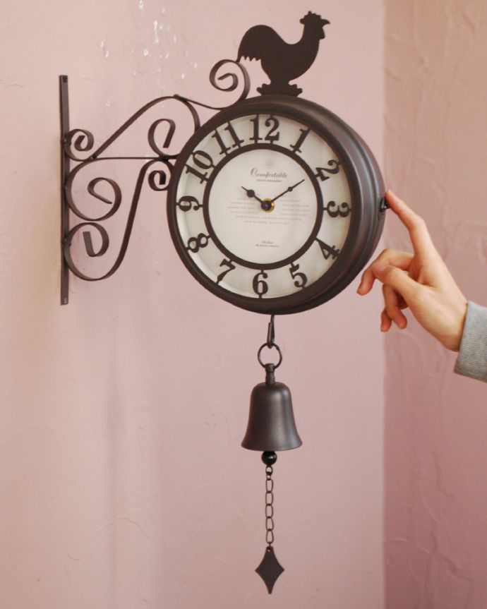 ミラー・時計　インテリア雑貨　アンティーク風の時計、にわとりとベルが付いた壁かけ両面時計。大きさはコレくらい結構、大きめサイズの壁掛け時計です。(n8-077)