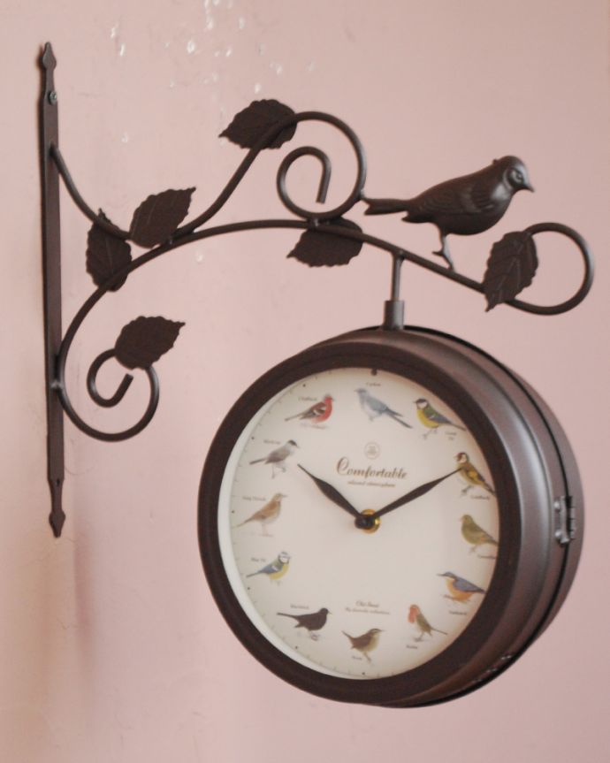 ミラー・時計　インテリア雑貨　アンティーク風の可愛い鳥のモチーフが付いた壁掛け両面時計。クルっと回転します裏面は鳥の模様が描かれた文字盤。(n8-078)