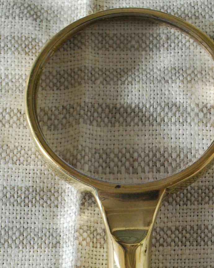 インテリア雑貨 真鍮と牛角を組み合わせたフランスのルーペのような手鏡(S)収納袋付。艶消しの真鍮素材です。(n8-038)