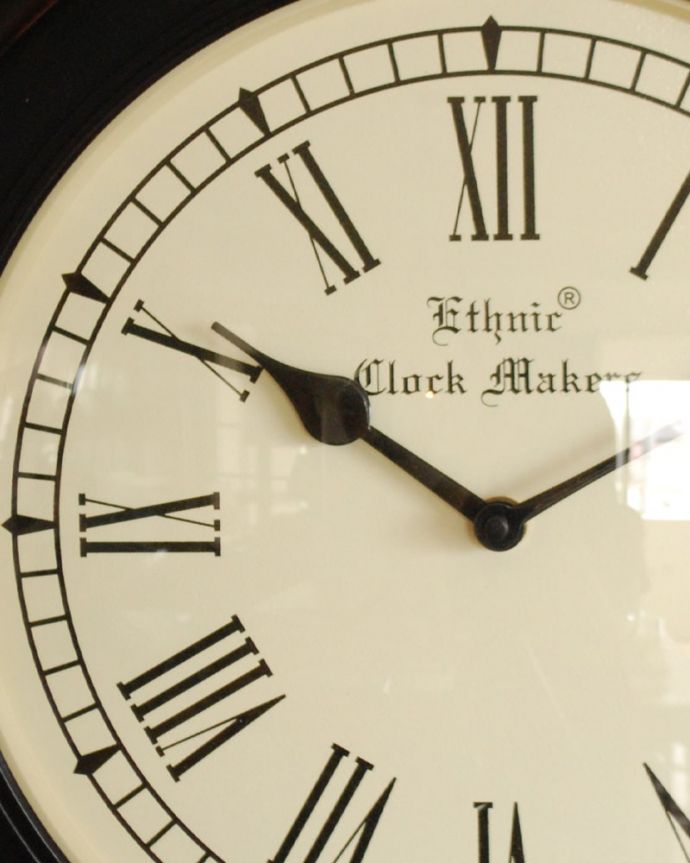 ミラー・時計　インテリア雑貨　時計　どこに掛けてもカッコいいイタリア生まれの時計イタリア生まれらしいオシャレでカッコいい文字盤です。(n8-088)
