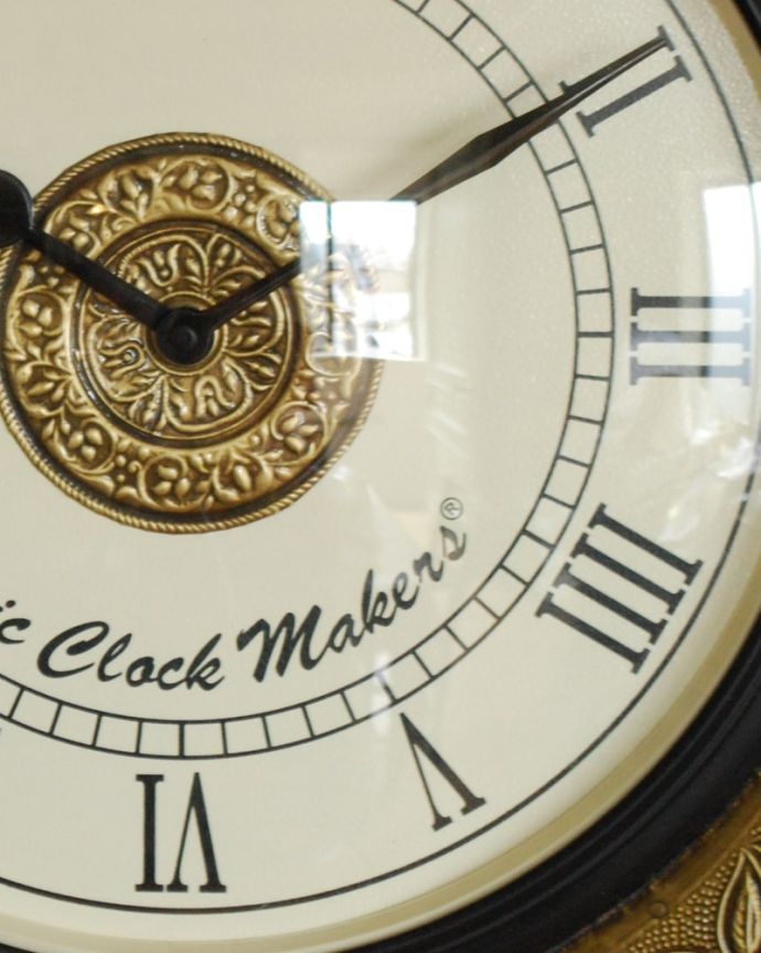 ミラー・時計　インテリア雑貨　時計　時計の縁取りは･･･実用的に使うのはもちろん、見た目で楽しませてくれるデザインです。(n8-092)