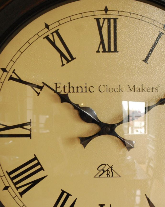 ミラー・時計　インテリア雑貨　時計　アンティーク調のおしゃれな文字盤デザインはもちろん、数字が読みやすい所もポイント。(n8-094)