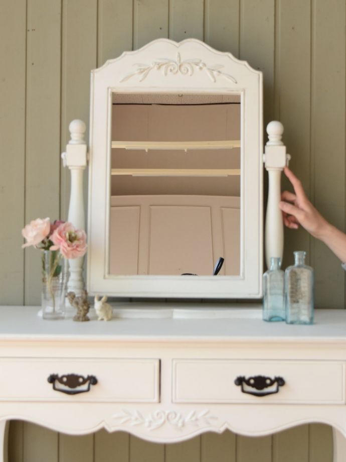アンティーク調の可愛い鏡、シャビーシックでおしゃれなフレンチスタイルのスタンドミラー(n8-109)｜インテリア雑貨