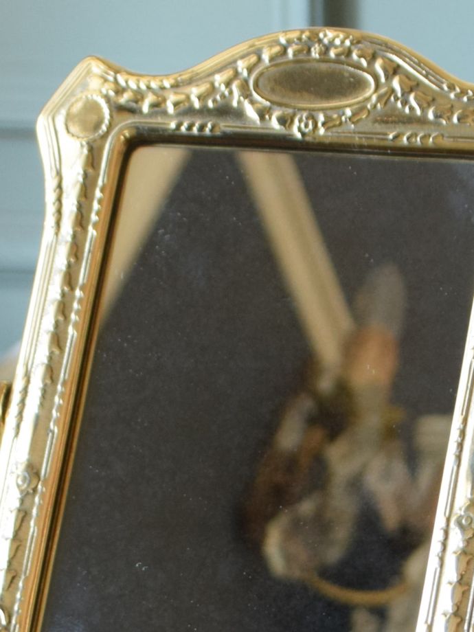 イタリアから届いたおしゃれな鏡、真鍮製の装飾が豪華なスタンドミラー 