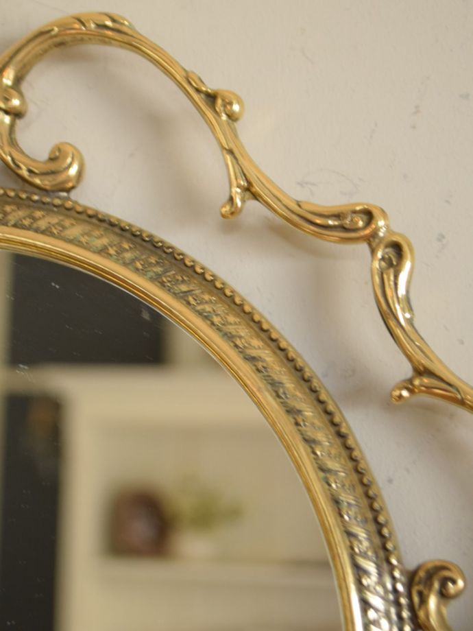 イタリアから届いたおしゃれな鏡、真鍮製の装飾が豪華なウォールミラー 