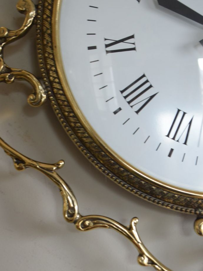 イタリアから届いたおしゃれな時計、真鍮製の装飾が豪華なウォール