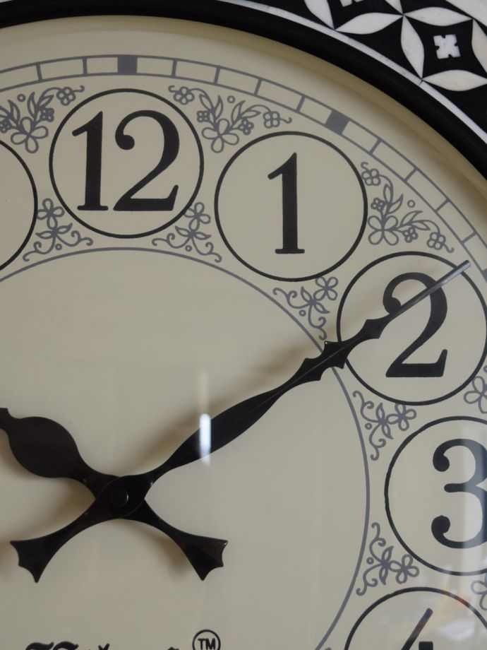 アンティーク調のおしゃれなデザイン、バッファローボーンの掛け時計（ウォールクロック）(n8-139)｜インテリア雑貨