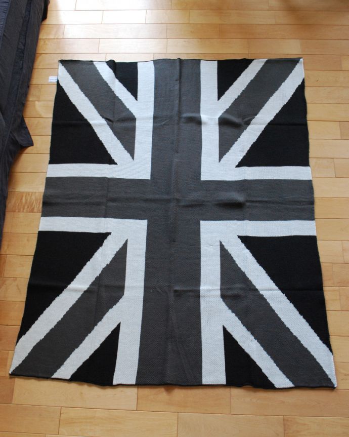 ファブリック（布）雑貨　インテリア雑貨　ユニオン・ジャックのブランケット　Monotone（イギリス国旗）140×110。リビングでソファの前に敷いたり、壁に掛けてタペストリーのようにしてもいいですね。(n9-026)