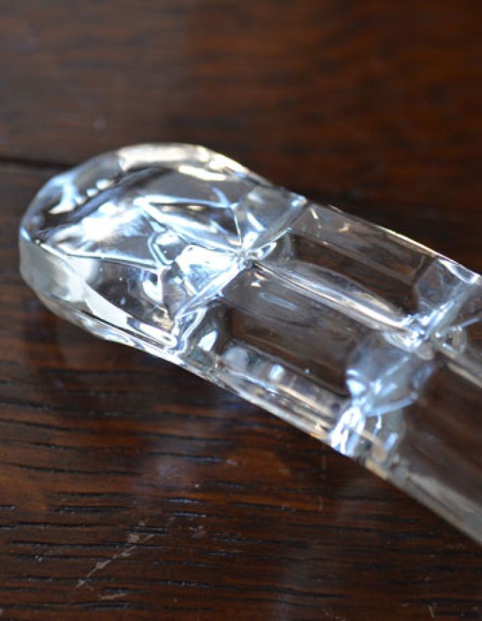 アンティーク 雑貨のガラス小物　アンティーク雑貨　キレイなガラスのスプーン　英国アンティークのカトラリー　プレスドグラス。実際に使えるガラスのカトラリーまるでおとぎ話に出てくるようなキラキラ輝くガラスで作られたスプーン。(pg-2479)