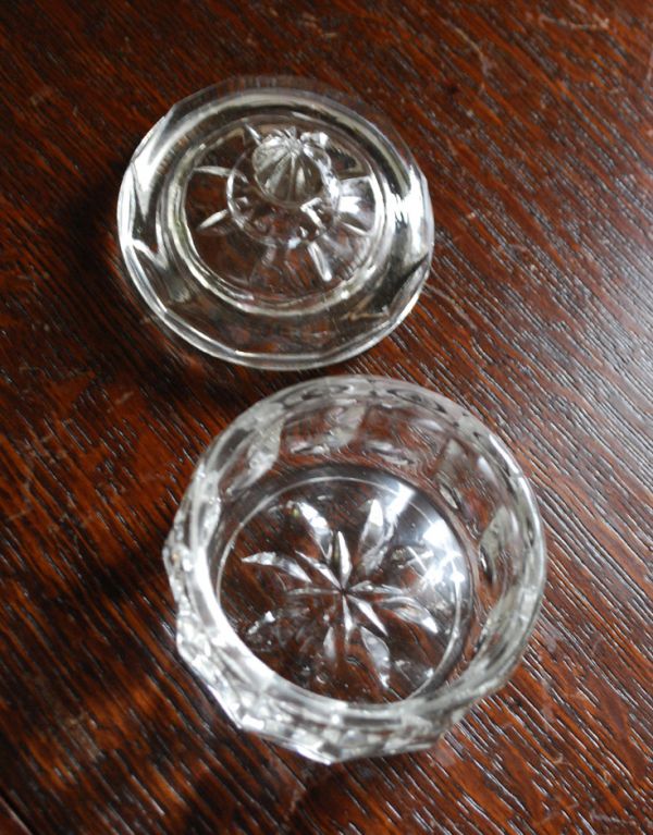 英国のアンティークガラス雑貨、小さなガラスケース（小物入れ）(pg