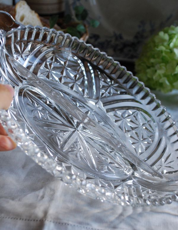 仕切り付きのガラストレイ（お皿）、アンティークのガラス食器