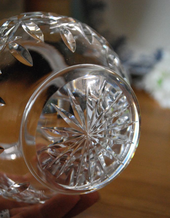 花留め付きの美しいフラワーベース（花器）、アンティークプレス