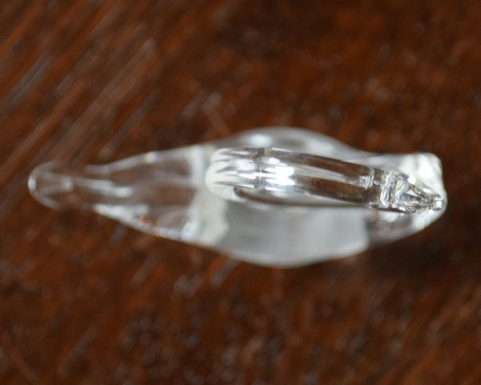 アンティーク 雑貨のガラス小物　アンティーク雑貨　小さくて可愛いガラスのスワン、アンティークプレスドグラス（白鳥）。上から見るとこんな感じです。(pg-4703)