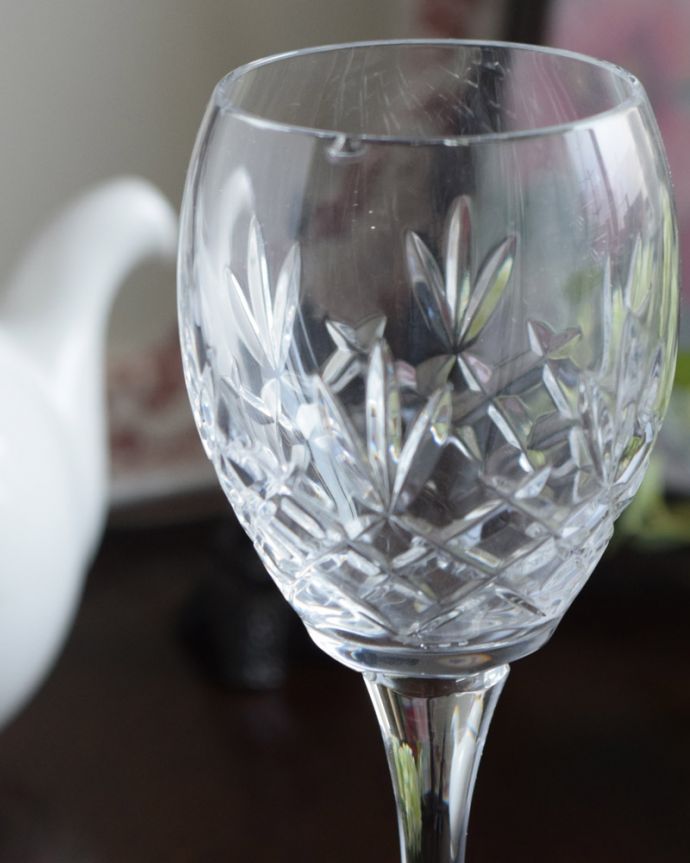 グラス、カトラリー　アンティーク雑貨　プレスドグラス（リキュールグラス）　ダイニングを彩るアンティークガラスの食器。アンティークのため、多少の欠け・傷がある場合がありますが、使用上問題はありませんので、ご了承下さい。(pg-3543)