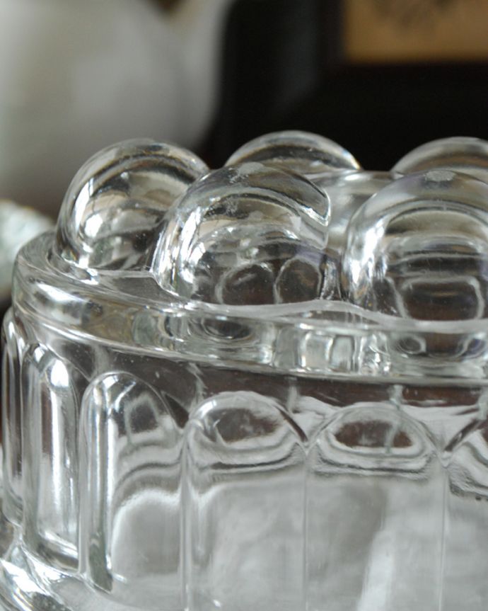 アンティーク 雑貨のガラス小物　アンティーク雑貨　アンティークガラスのキッチン雑貨、可愛いゼリーが作れちゃう！ゼリーモールド（プレスドグラス）。アンティークのため、多少の欠け・傷がある場合がありますが、使用上問題はありませんので、ご了承下さい。(pg-3660)