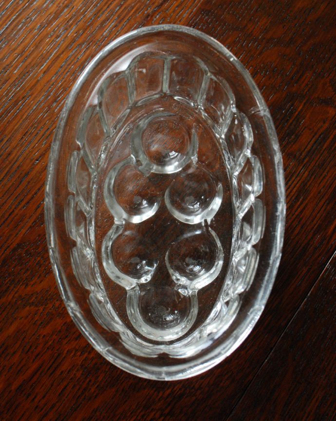 アンティーク 雑貨のガラス小物　アンティーク雑貨　アンティークガラスのキッチン雑貨、可愛いゼリーが作れちゃう！ゼリーモールド（プレスドグラス）。上から見るとこんな感じ。(pg-3660)