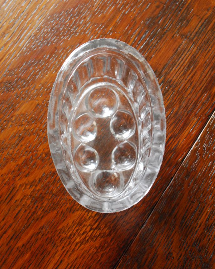 アンティーク 雑貨のガラス小物　アンティーク雑貨　アンティークガラスのキッチン雑貨、ゼリー型のプレスドグラス（ゼリーモールド）。あなたの使い方で楽しんで下さい丈夫に作られているのでまだまだ現役。(pg-3662)