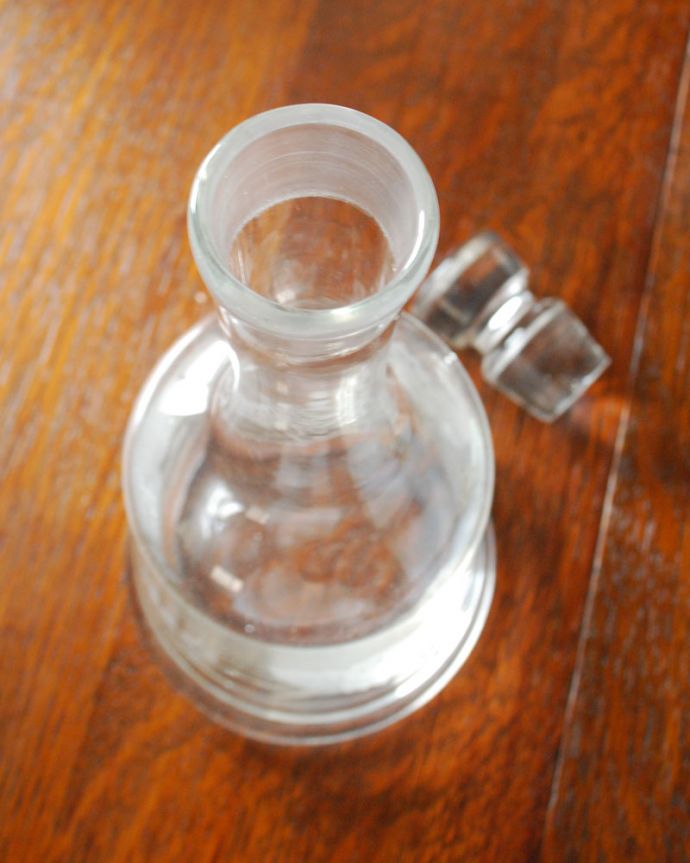アンティーク 雑貨のガラス小物　アンティーク雑貨　ディスプレイしても可愛いフレグランスボトル（プレスドグラス）。蓋は外れます。(pg-3714)