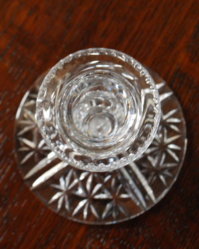 アンティーク 雑貨のガラス小物　アンティーク雑貨　大きな水玉模様が可愛いアンティークプレスドグラス、キャンドルスタンド。上から見るとこんな感じです。(pg-3785)