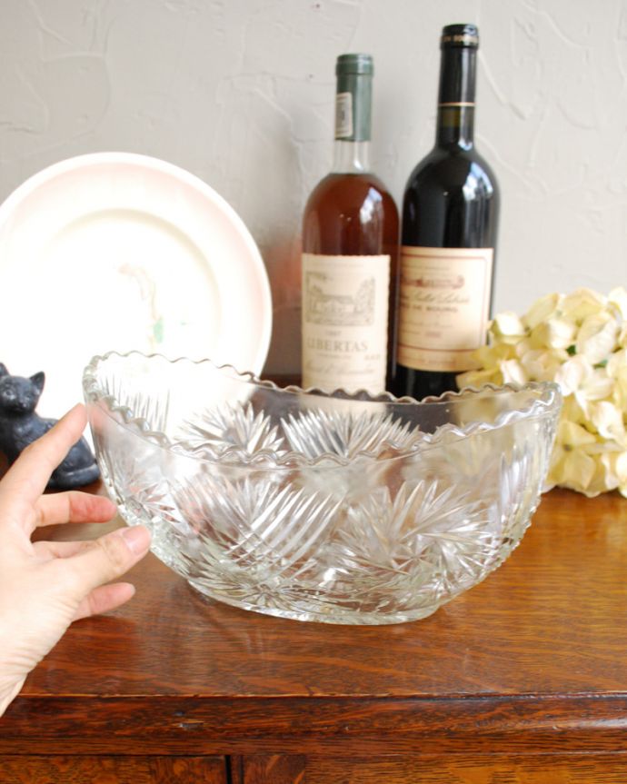 デザートグラス、ボウル(器)　アンティーク雑貨　いつもの食卓に優雅な雰囲気を・・・アンティークプレスドグラスのガラスボウル。何を入れようか考えるだけでワクワクします。(pg-3895)