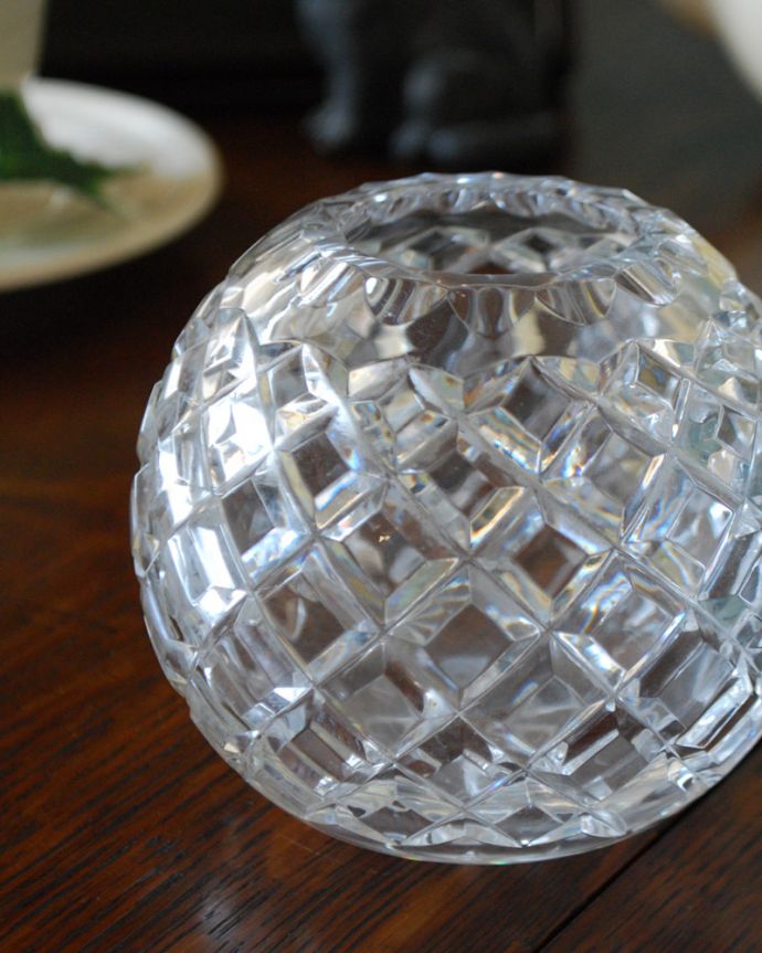 丸くて可愛いガラスボール（花器）、アンティークプレスドグラス(pg 