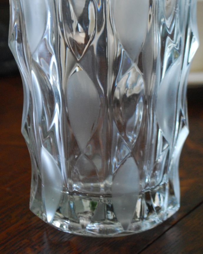 フラワーベース　アンティーク雑貨　アンティークガラスの輝くフラワーベース（花器）、プレスドグラス。光に当たるときらきら輝きます。(pg-4002)