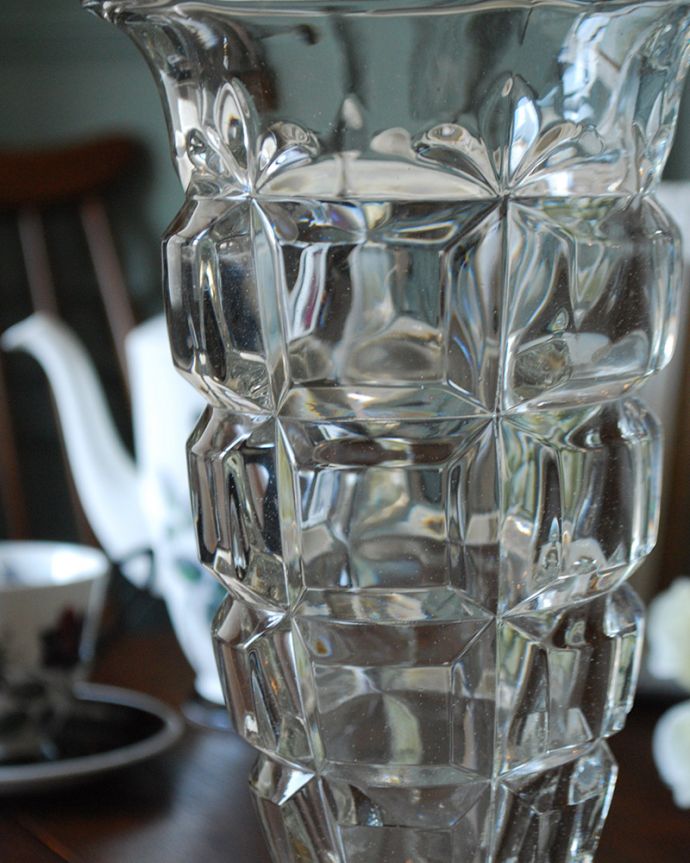 アンティークのガラス雑貨、脚付きの美しいプレスドグラスの花器(pg-4180)｜アンティーク雑貨