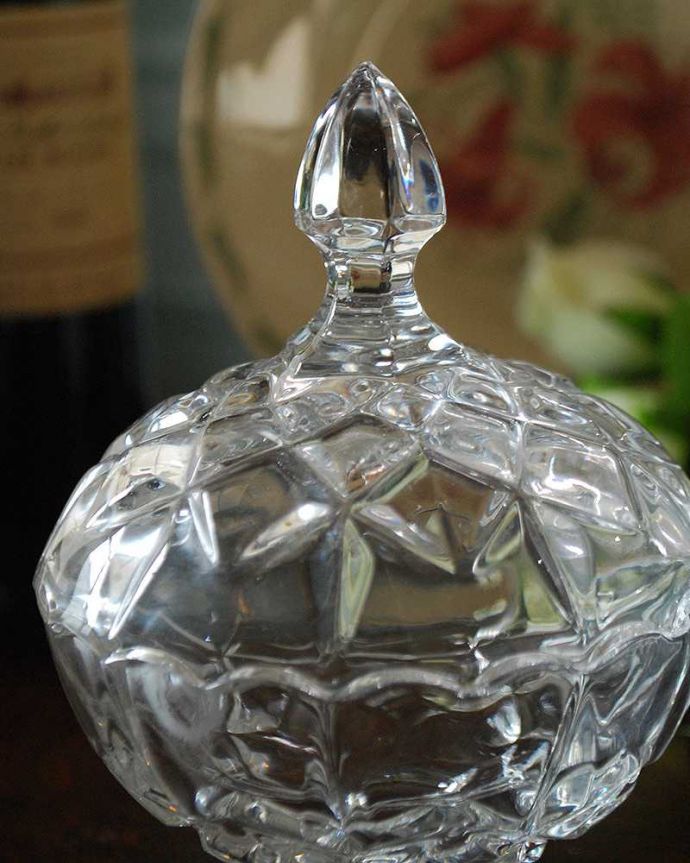 アンティーク 雑貨のガラス小物　アンティーク雑貨　ドームみたいなアンティークプレスドグラスのガラスケース(パフボール)。宝石のような持ち手もキレイです。(pg-4284)