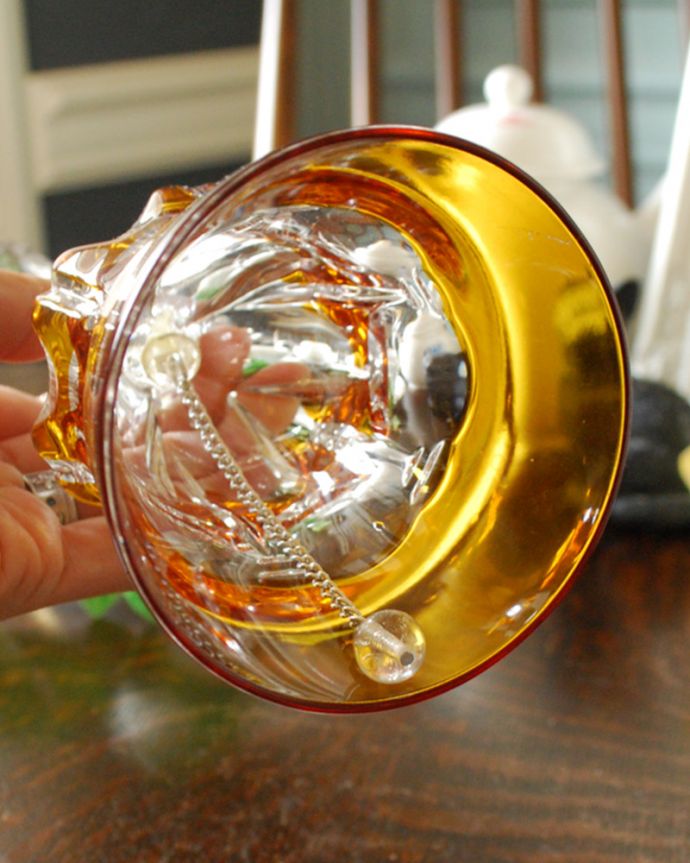 アンティーク 雑貨のガラス小物　アンティーク雑貨　アンバーカラー×クリアガラスの２トーンカラーのベル、アンティークプレスドグラス。美しい音色を楽しんでください。(pg-4381)