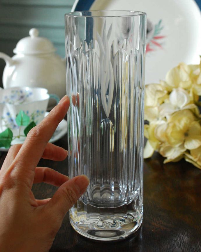 アンティーク 雑貨のガラス小物　アンティーク雑貨　和のインテリアにもあうシンプルなプレスドグラス、フラワーベース。飾るだけで絵になる美しさです。(pg-4409)