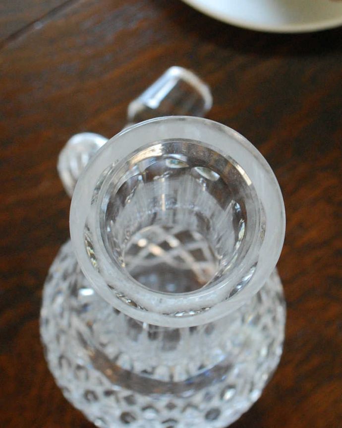 アンティーク 雑貨のガラス小物　アンティーク雑貨　華やかでゴージャスなデカンタ、アンティークプレスドグラス。上から見るとこんな感じです。(pg-4601)