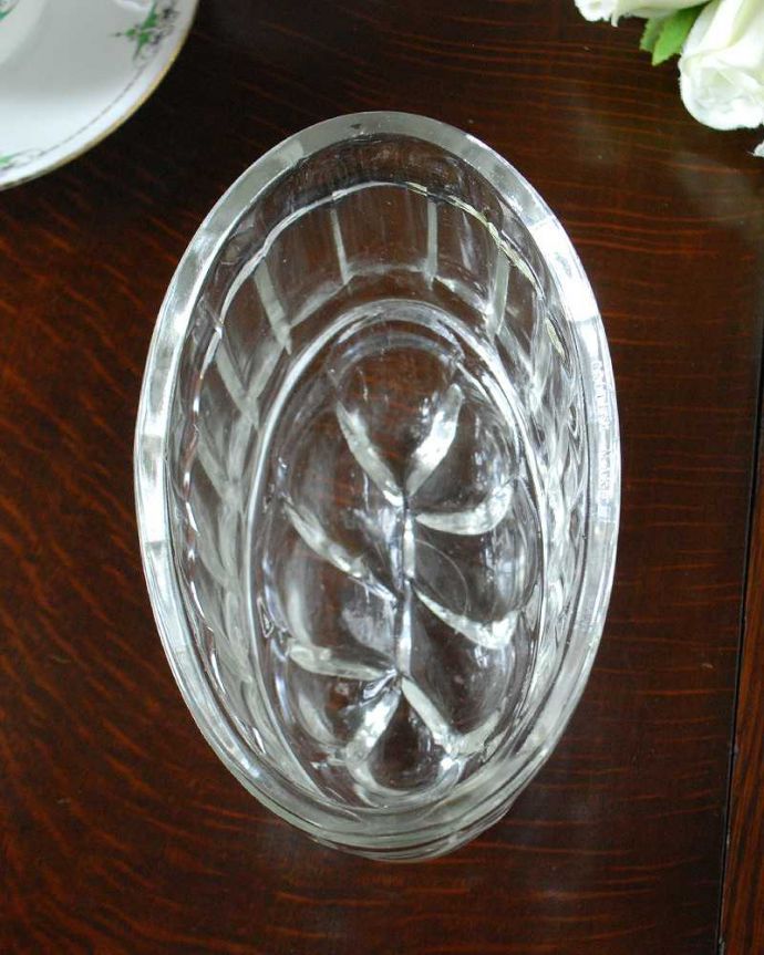 アンティーク 雑貨のガラス小物　アンティーク雑貨　アンティークガラスのキッチン雑貨、ゼリー型のプレスドグラス（ゼリーモールド） 。あなたの使い方で楽しんで下さい丈夫に作られているのでまだまだ現役。(pg-5020)