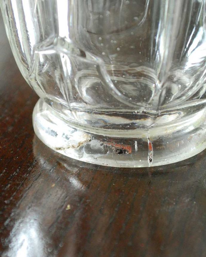 アンティーク 雑貨のガラス小物　アンティーク雑貨　アンティーク プレスドグラス 、ティータイムが楽しくなるガラスのミルクポット。カケがあるのでSALE価格ですカケがありました。(pg-5552)